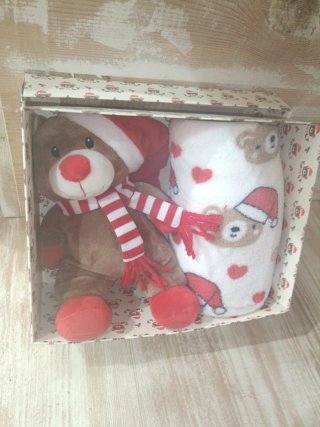 Caja regalo oso y manta navideña