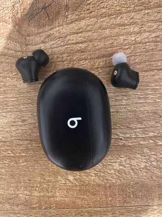 Beats Studio Buds + Auriculares Inalámbricos