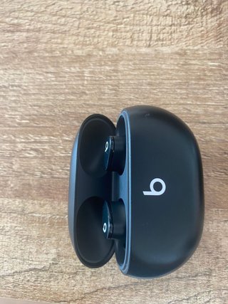 Beats Studio Buds + Auriculares Inalámbricos