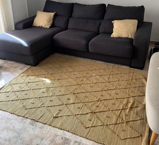 Alfombra beige de tela con rombos