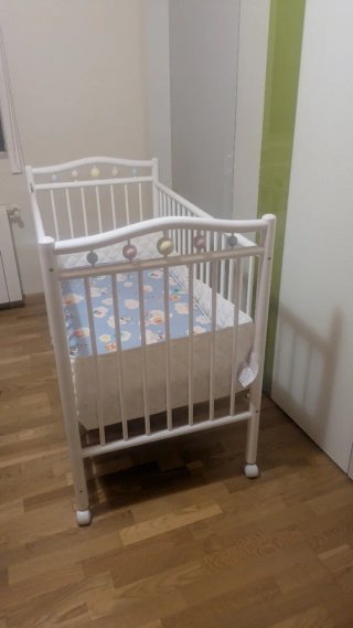 Cuna de bebé de madera blanca 120x60