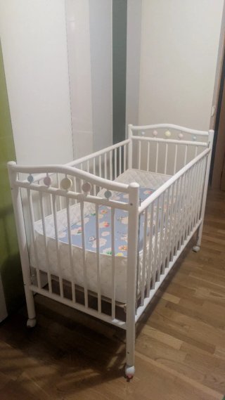 Cuna de bebé de madera blanca 120x60