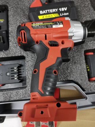 Atornillador stayer 18v con maletin y 3 baterias