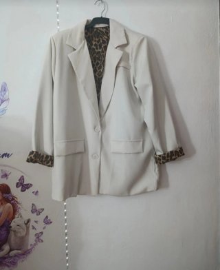 Chaqueta beige con estampado talla  42 hasta 46