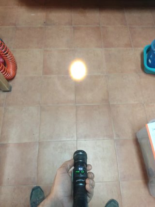 Linterna LED con estuche