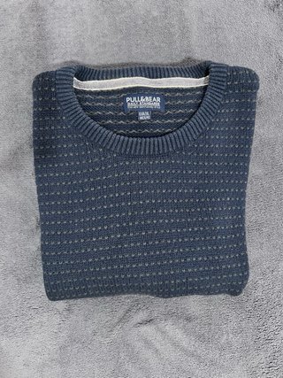 Jersey Pull&Bear azul marino con líneas