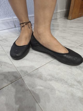 Zapatos bailarinas negros, salvador bachiller