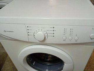 LAVADORA SCHNEIDER de 5 kilos y 800 rpm. Clase A