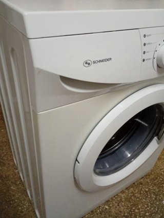LAVADORA SCHNEIDER de 5 kilos y 800 rpm. Clase A