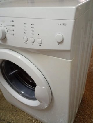 LAVADORA SCHNEIDER de 5 kilos y 800 rpm. Clase A