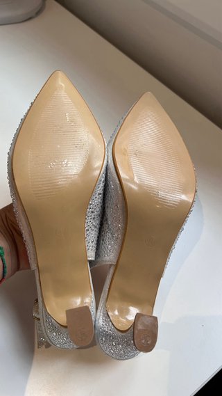 Zapatos de fiesta plateados con pedrería