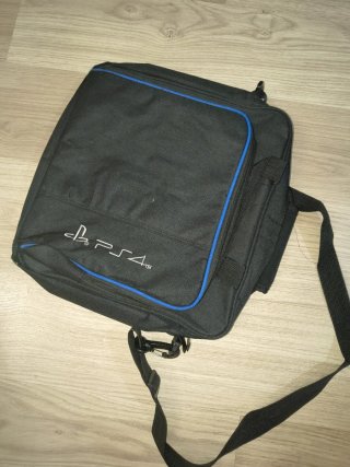 PS4 Slim 500gb + 5 Juegos + 1 mando + 1 posamandos