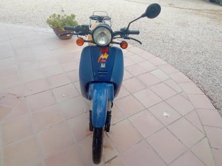Ciclomotor Honda Azul y Naranja