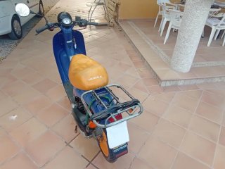 Ciclomotor Honda Azul y Naranja