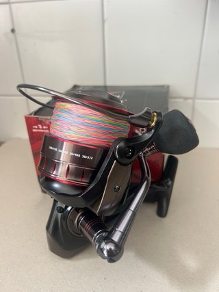 Carrete DAM Quick 4 9000 FD + Hilo Daiwa J-Braid