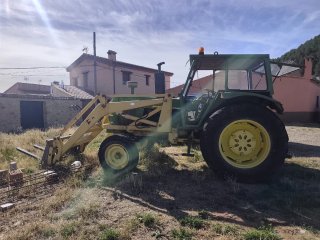 Tractor John Deere 3135