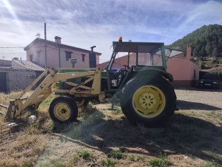 Tractor John Deere 3135