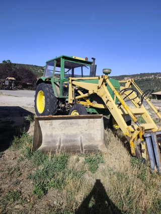 Tractor John Deere 3135