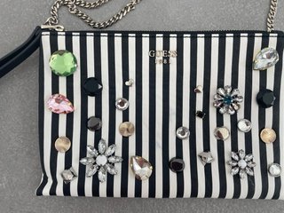Bolso de mano Guess blanco