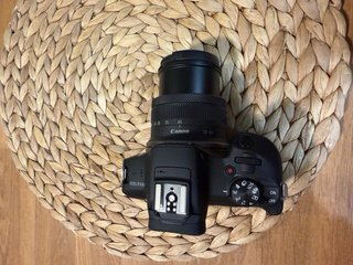 Canon EOS R100 + Canon RF-S 18-45mm kit
