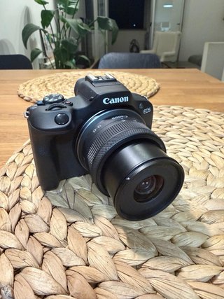 Canon EOS R100 + Canon RF-S 18-45mm kit