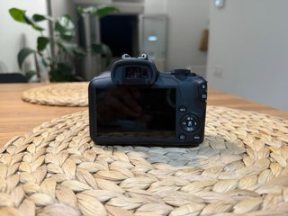 Canon EOS R100 + Canon RF-S 18-45mm kit