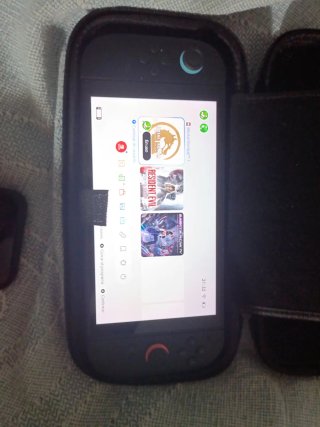 Nintendo Switch 2 con due giochi