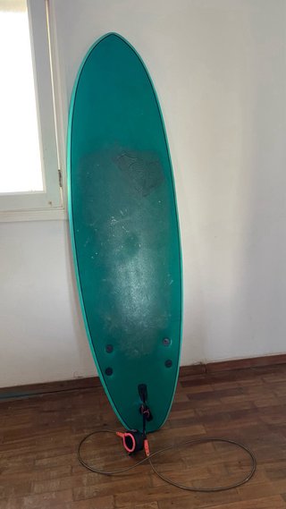 Tabla de surf y neopreno