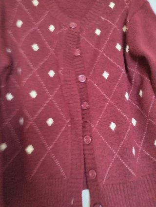 Chaqueta de punto burdeos con rombos blancos