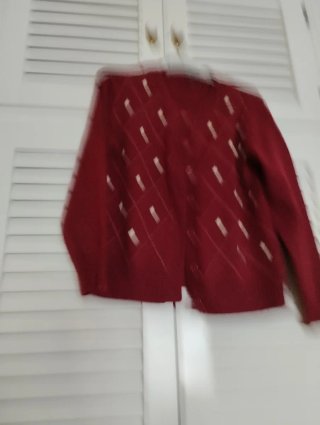 Chaqueta de punto burdeos con rombos blancos
