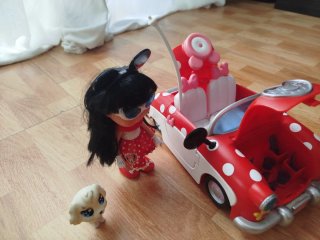 Coche Minnie Mouse Rojo Lunares Blancos