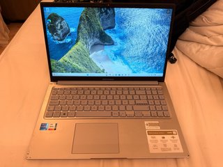 ASUS Vivobook 15 i7-1355U / 16GB RAM / 1TB SSD