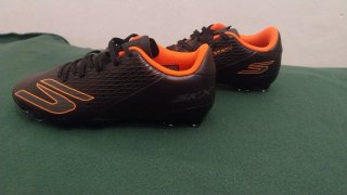 Botas Fútbol Skechers Talla 38.5/39 + Gorra