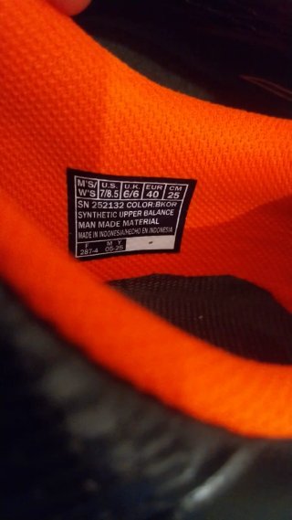 Botas Fútbol Skechers Talla 38.5/39 + Gorra