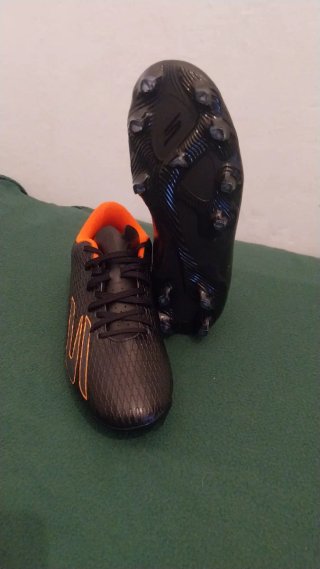 Botas Fútbol Skechers Talla 38.5/39 + Gorra