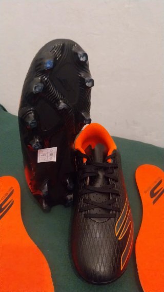 Botas Fútbol Skechers Talla 38.5/39 + Gorra