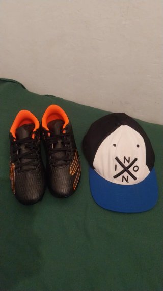 Botas Fútbol Skechers Talla 38.5/39 + Gorra