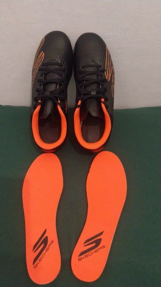 Botas Fútbol Skechers Talla 38.5/39 + Gorra