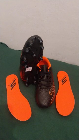 Botas Fútbol Skechers Talla 38.5/39 + Gorra