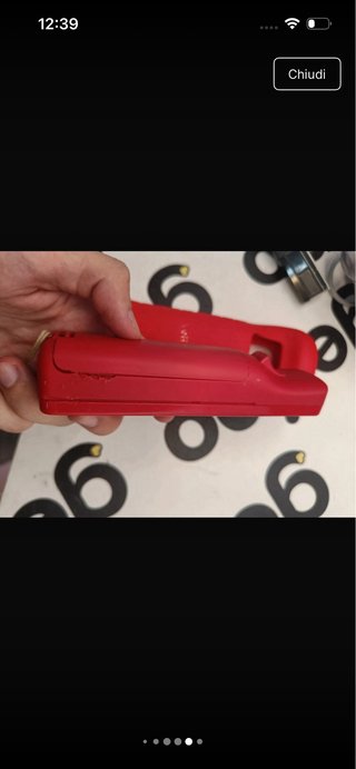 Console nintendo wii rossa con telecomando rosso