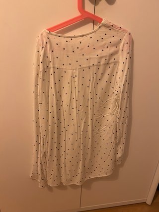 Blusa blanca lunares negros