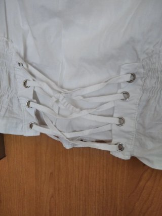 Blusa blanca con cordones