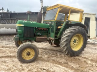 Tractor John Deere 2135