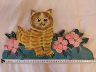 Percha gato y flores de madera