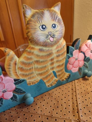 Percha gato y flores de madera