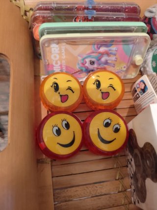 Lote di Giocattoli Vari: Spinner, Yo-yo, Peluches