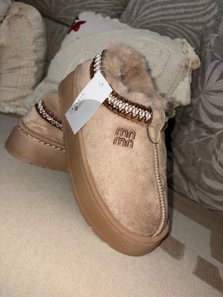 Zapatillas beige con pelo