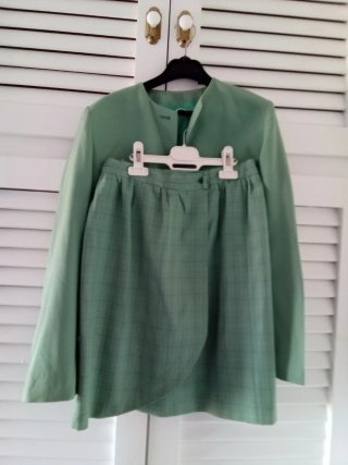 Traje chaqueta y falda verde S/36