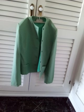 Traje chaqueta y falda verde S/36