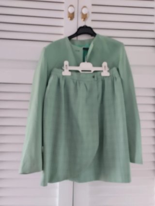 Traje chaqueta y falda verde S/36
